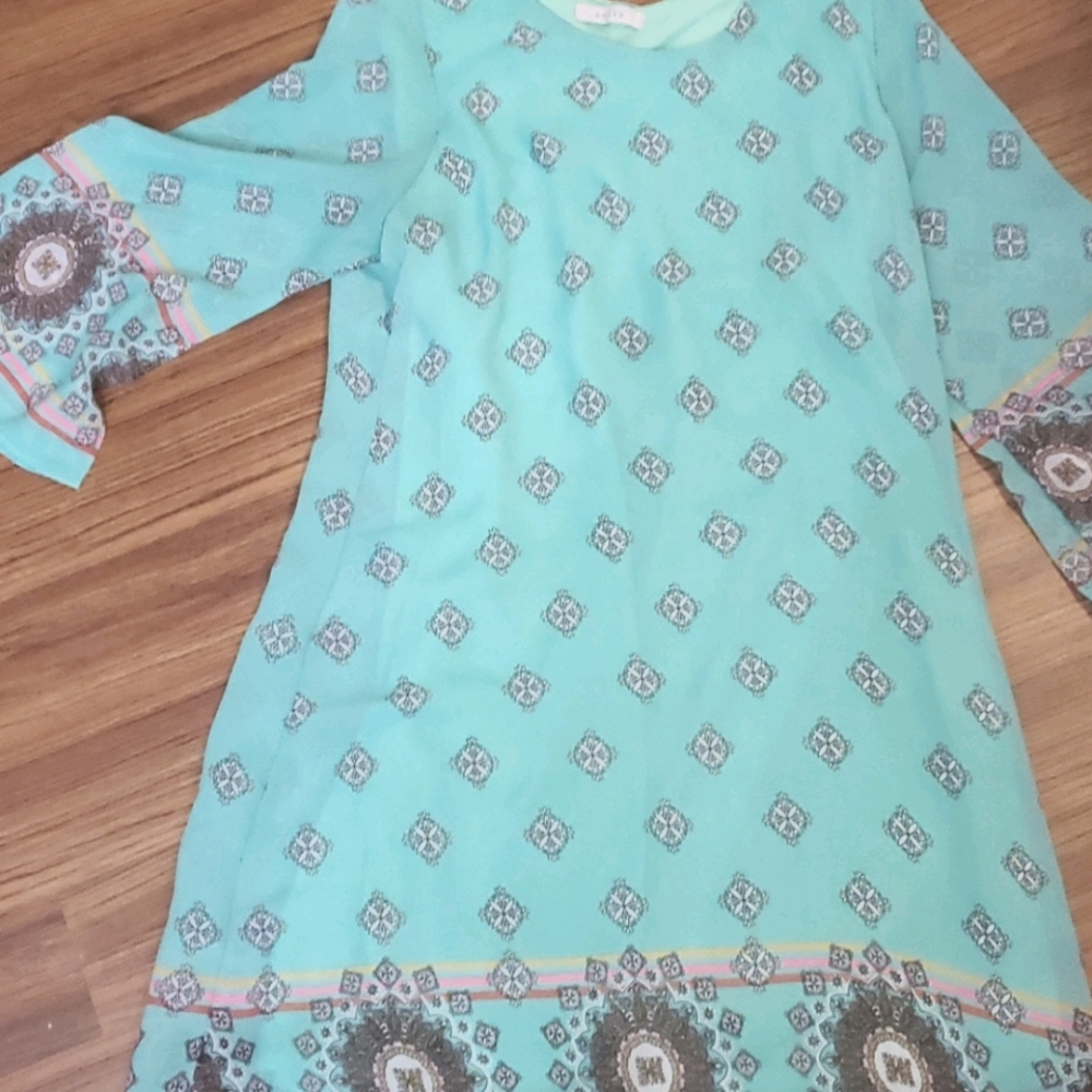 Sz medium sheer aqua green midi 3/4 sleeves